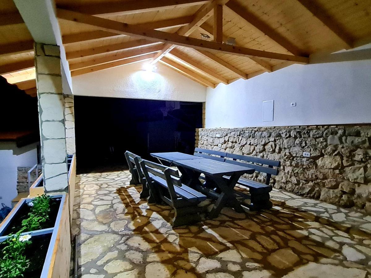 Vila Maslina Apartments Mit Pool Und Garten Nahe Am Strand Tučepi Eksteriør billede
