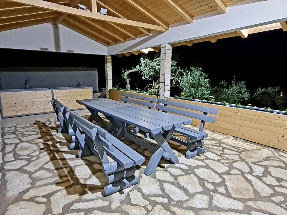 Vila Maslina Apartments Mit Pool Und Garten Nahe Am Strand Tučepi Eksteriør billede