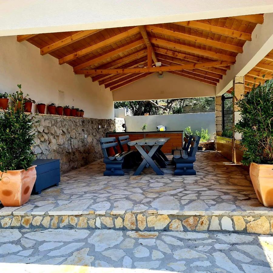 Vila Maslina Apartments Mit Pool Und Garten Nahe Am Strand Tučepi Eksteriør billede