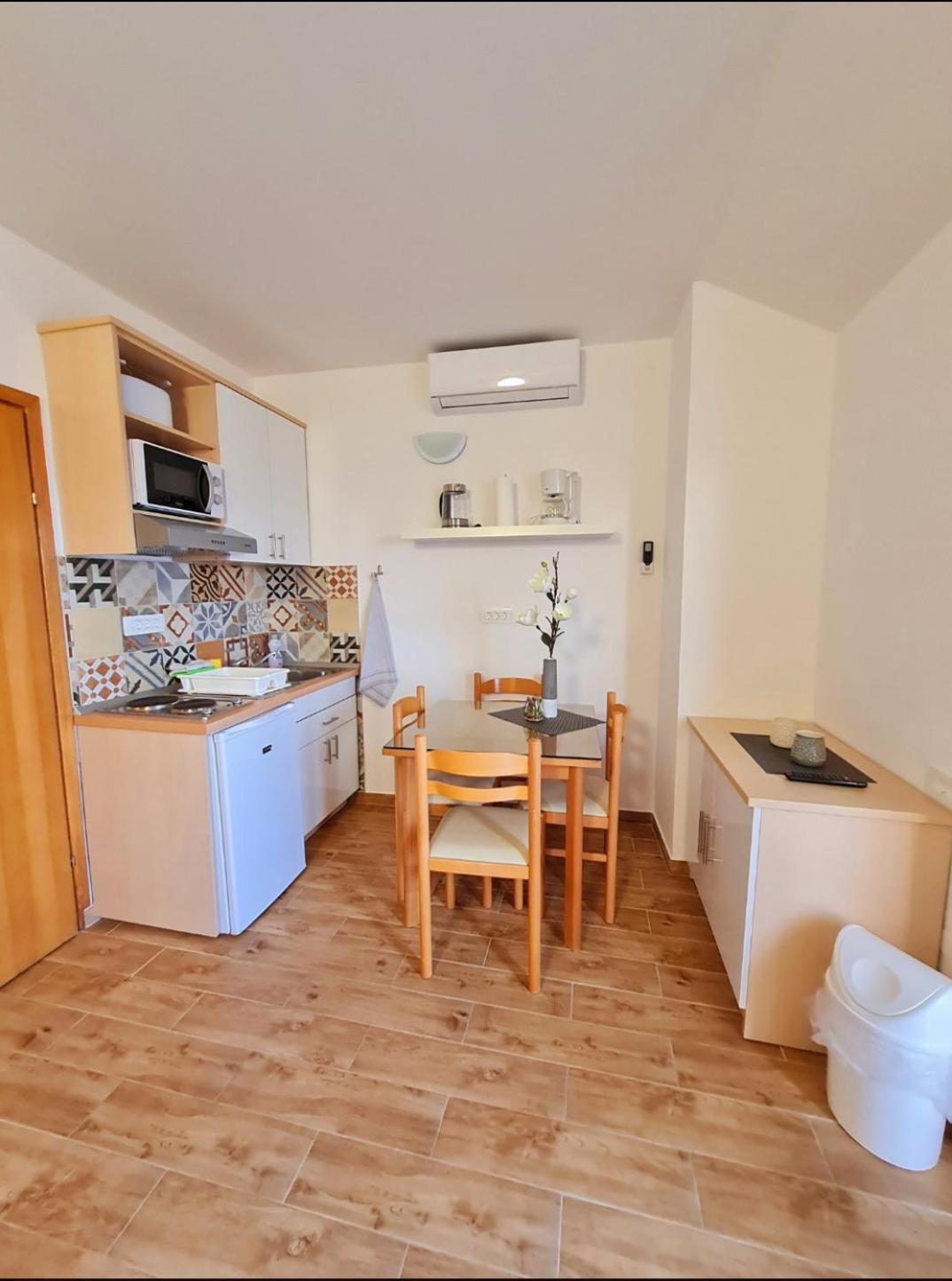 Vila Maslina Apartments Mit Pool Und Garten Nahe Am Strand Tučepi Værelse billede