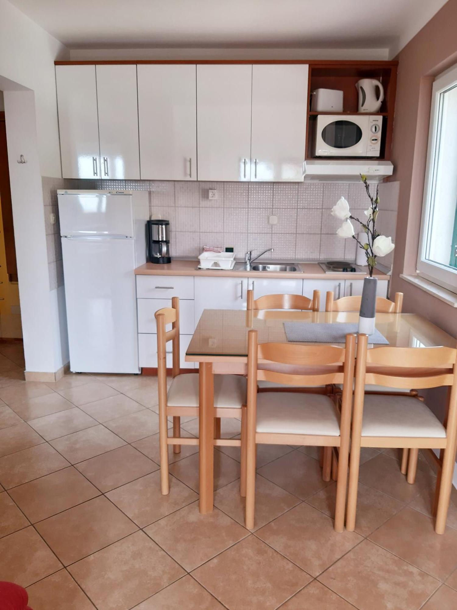 Vila Maslina Apartments Mit Pool Und Garten Nahe Am Strand Tučepi Værelse billede