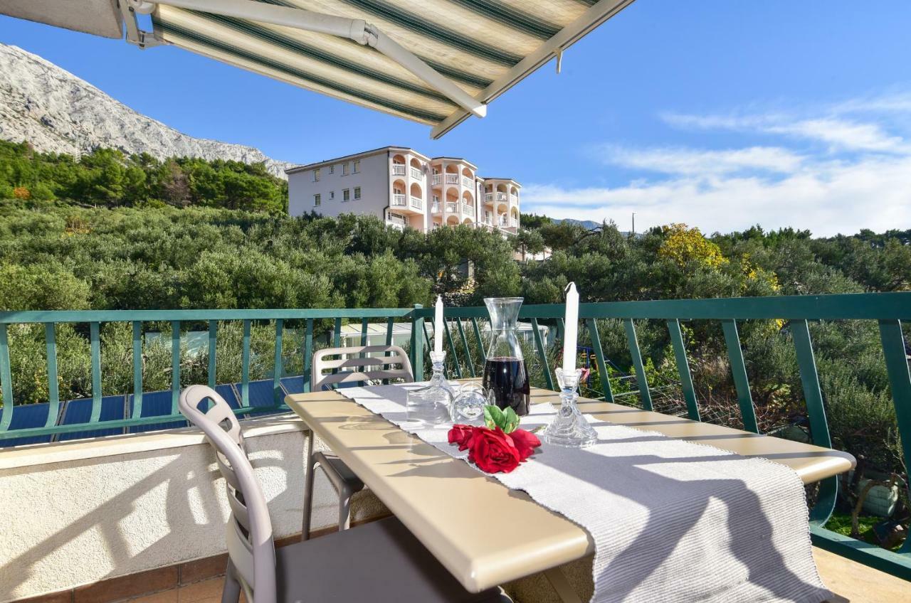 Vila Maslina Apartments Mit Pool Und Garten Nahe Am Strand Tučepi Eksteriør billede