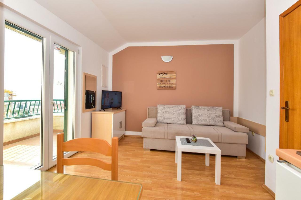 Vila Maslina Apartments Mit Pool Und Garten Nahe Am Strand Tučepi Eksteriør billede