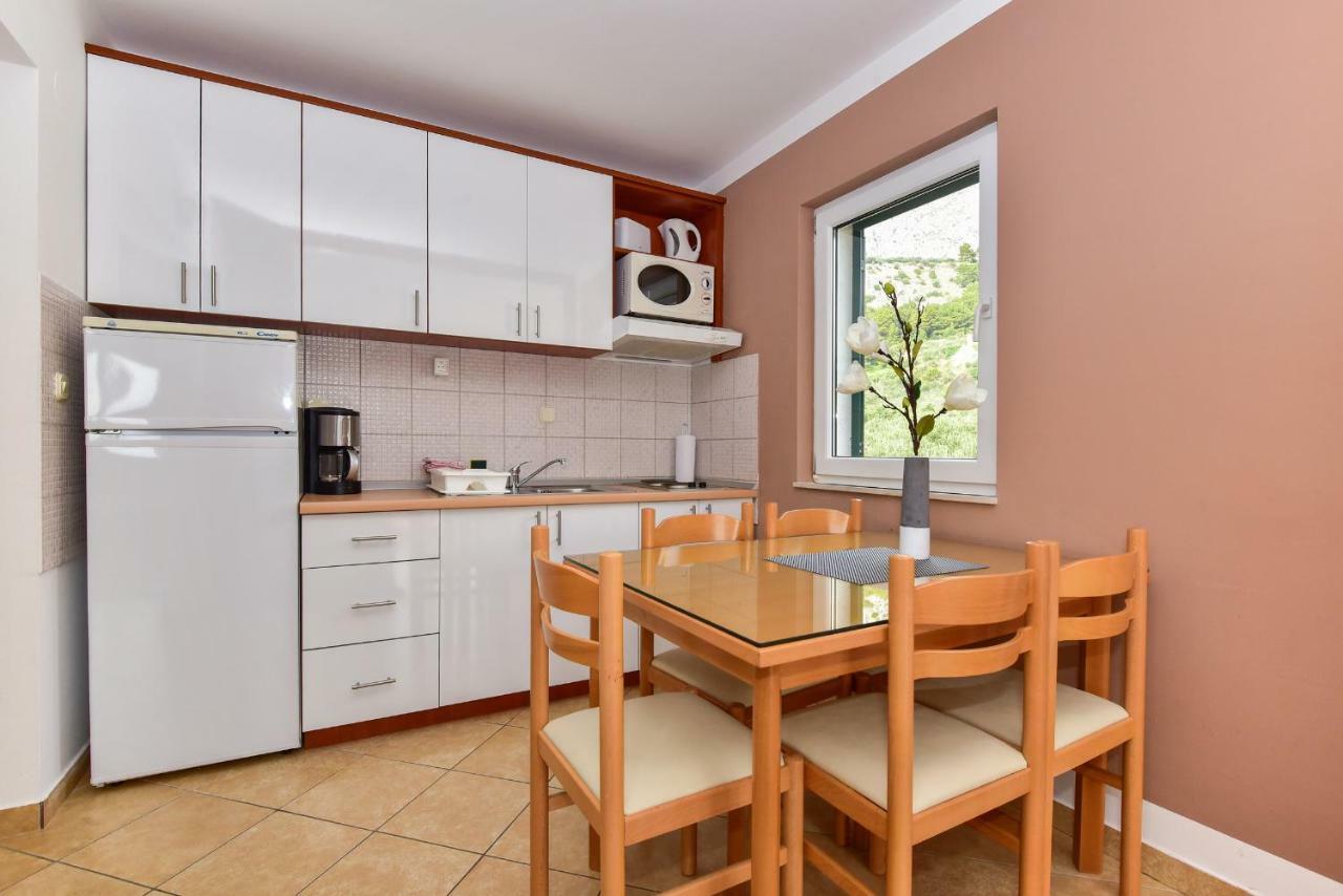 Vila Maslina Apartments Mit Pool Und Garten Nahe Am Strand Tučepi Eksteriør billede
